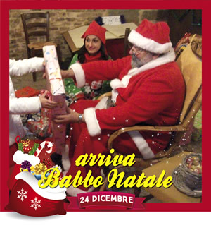 babbo natale cosegna regali a pergola